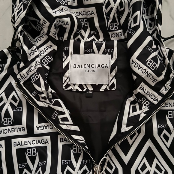 Balenciaga Paris brand new windbreaker size 3XL runs small like a size Large - Picture 2 of 5